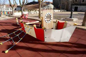 Fuentenovilla renueva sus parques infantiles