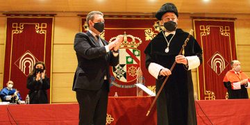 Garde aboga en su investidura como rector de la UCLM por la investigación y la educación como ejes prioritarios para la reconstrucción socioeconómica