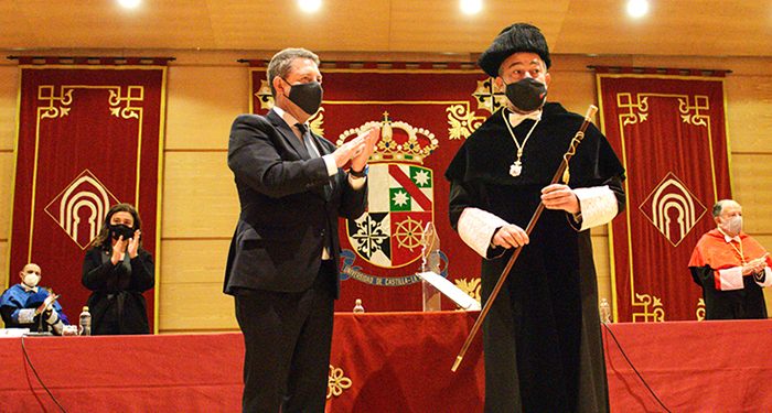 Garde aboga en su investidura como rector de la UCLM por la investigación y la educación como ejes prioritarios para la reconstrucción socioeconómica