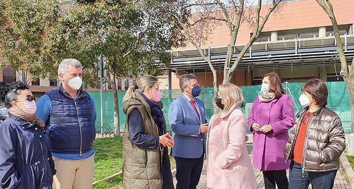 Hormaechea: “Con 50.000 pacientes, Azuqueca necesita otro Centro de Salud para mejorar la atención sanitaria y rebajar la carga de trabajo del Centro de Especialidades” 1 Hormaechea “Con 50.000 pacientes, Azuqueca necesita otro Centro de Salud para mejorar la atención sanitaria y rebajar la carga de trabajo del Centro de Especialidades”