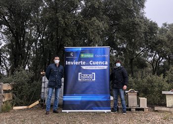 Invierte en Cuenca visita el proyecto de apicultores de Noheda instalado en Villar de Domingo García