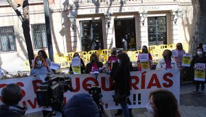 La Asociación de Peluquerías y Centros de Estética de Guadalajara vuelve a concentrarse para pedir la bajada del IVA al 10%