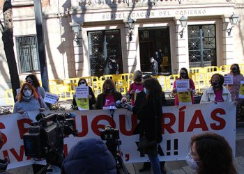 La Asociación de Peluquerías y Centros de Estética de Guadalajara vuelve a concentrarse para pedir la bajada del IVA al 10% 1 La Asociación de Peluquerías y Centros de Estética de Guadalajara vuelve a concentrarse para pedir la bajada del IVA al 10%