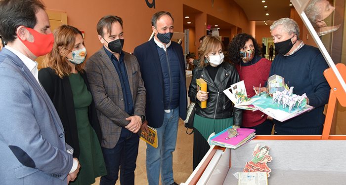 La Biblioteca General del Campus de Cuenca acoge la exposición ‘La magia de los libros pop-up’