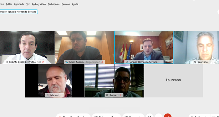 La Federación Regional del Taxi aborda el “transporte a demanda” con el consejero de Fomento