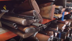 La Guardia Civil de Guadalajara reduce a chatarra 589 armas de fuego, blancas y prohibidas
