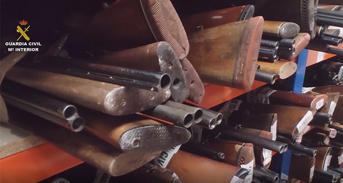 La Guardia Civil de Guadalajara reduce a chatarra 589 armas de fuego, blancas y prohibidas