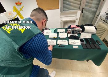 La Guardia Civil detiene a cuatro personas en Tarancón por delitos de falsedad documental, contra la seguridad del tráfico y tentativa de hurto La Guardia Civil detiene a cuatro personas en Tarancón por delitos de falsedad documental, contra la seguridad del tráfico y tentativa de hurto