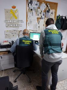 La Guardia Civil detiene en Villarrobledo a una persona que estafó más de 54.000 euros al Ayuntamiento de El Casar