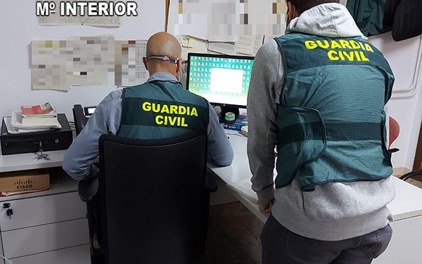 La Guardia Civil detiene en Villarrobledo a una persona que estafó más de 54.000 euros al Ayuntamiento de El Casar