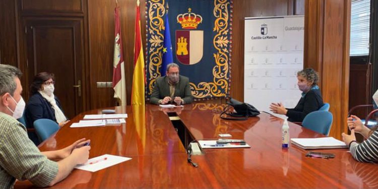 La Plataforma de la Sanidad de Guadalajara recuerda a los políticos provinciales que el ojo clínico de los profesionales no funciona por teléfono 1 La Plataforma de la Sanidad de Guadalajara recuerda a los políticos provinciales que el ojo clínico de los profesionales no funciona por teléfono