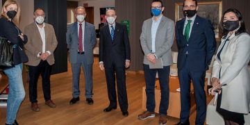 La UCLM y Globalcaja estrechan lazos en la primera visita institucional del rector a la entidad financiera