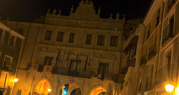 Las Hoces, las Casas Colgadas, Mangana y el Ayuntamiento de Cuenca se quedan sin luz durante una hora por La Hora del Planeta 1 Las Hoces, las Casas Colgadas, Mangana y el Ayuntamiento de Cuenca se quedan sin luz durante una hora por La Hora del Planeta