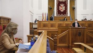 Las mejoras en la red de distribución de agua implican el corte del servicio en la zona de avenida Reyes Católicos este martes por la tarde