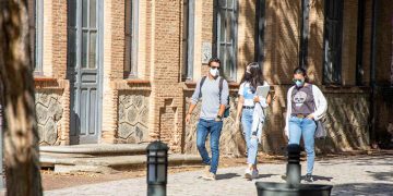 Las mujeres son mayoría en los colectivos de estudiantes y personal de administración de la UCLM y avanzan en el de personal docente e investigador