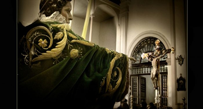 Madre, ahí tienes a tu hijo, de Cristina Díaz Chavarría, obra ganadora del XXI Concurso Fotográfico de la Soledad del Puente