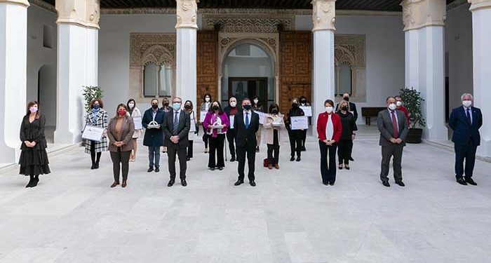 Page anuncia una nueva oferta pública de empleo para los años 2023 a 2027 con 10.000 plazas para sanitarios, docentes y el resto de la Administración