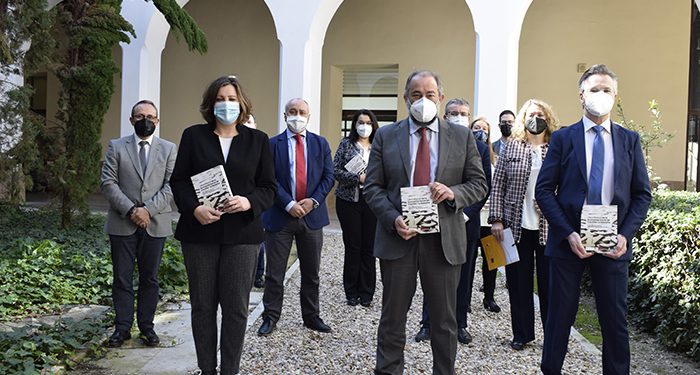 Profesores de la UCLM elaboran el primer Libro Blanco de la Economía Social de la región 1 Profesores de la UCLM elaboran el primer Libro Blanco de la Economía Social de la región