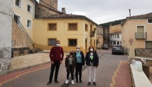 Torralba informa a los alcaldes de Fresneda de la Sierra y Fuertescusa de la llegada de los primeros fondos del Plan de Recuperación dotados con 581 millones de euros