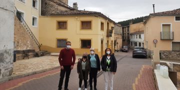 Torralba informa a los alcaldes de Fresneda de la Sierra y Fuertescusa de la llegada de los primeros fondos del Plan de Recuperación dotados con 581 millones de euros