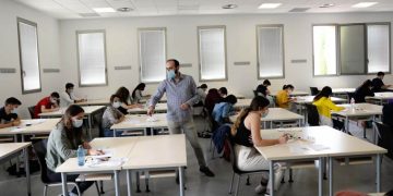Tres investigadores de la UCLM junto a un centenar de científicos españoles reclaman “una acción coordinada y urgente” frente a la COVID
