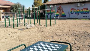 Villanueva de la Torre estrena parque deportivo de calistenia en la Zona Joven