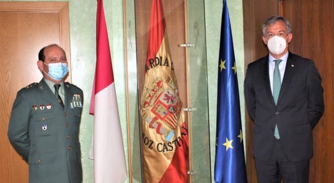 Visita institucional de Eurocaja Rural al General Jefe de la 2ª Zona de la Guardia Civil