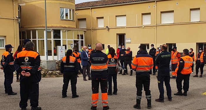 Voluntarios y voluntarias de las agrupaciones de Protección Civil aprenden técnicas para afrontar la búsqueda de personas en grandes áreas