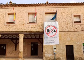 Barchín del Hoyo en Cuenca se llena con pancartas para frenar la macrogranja porcina proyectada