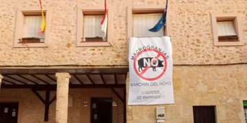 Barchín del Hoyo en Cuenca se llena con pancartas para frenar la macrogranja porcina proyectada
