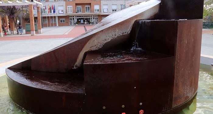 Cabanillas culmina los trabajos de recuperación de las fuentes ornamentales de la Plaza del Pueblo 1 Cabanillas culmina los trabajos de recuperación de las fuentes ornamentales de la Plaza del Pueblo