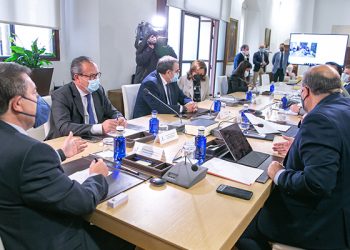Castilla-La Mancha prolonga su cierre perimetral y el toque de queda será de 00:00 horas a 6:00 horas de la mañana desde el sábado 9 Castilla-La Mancha prolonga su cierre perimetral y el toque de queda será de 0000 horas a 600 horas de la mañana desde el sábado