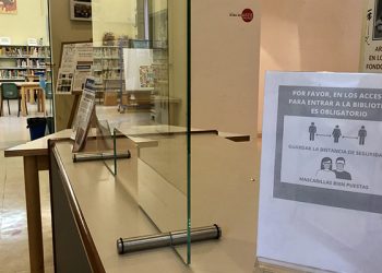 Cuenca celebra el Día del Libro con la lectura del manifiesto por parte del alcalde, un encuentro con la autora Cristina Falcón y un cuentacuentos