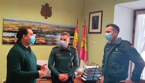 Doménech se reúne con el nuevo sargento de la Guardia Civil de Huete