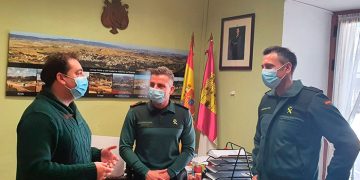 Doménech se reúne con el nuevo sargento de la Guardia Civil de Huete