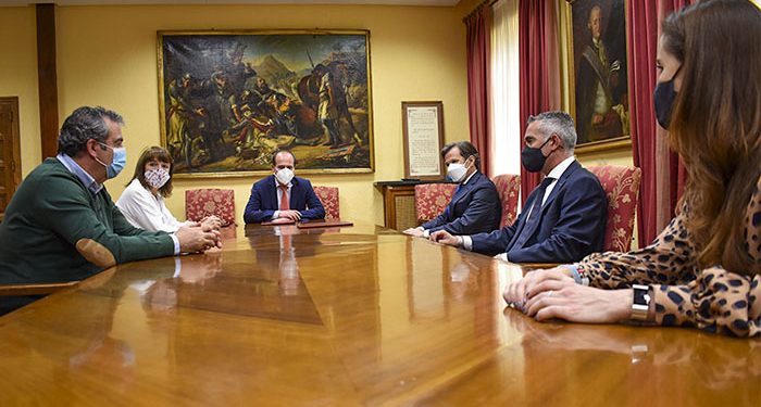 El Ayuntamiento de Guadalajara firma un convenio de colaboración con la cadena Hipercor para la alimentación de las especies del Zoo Municipal