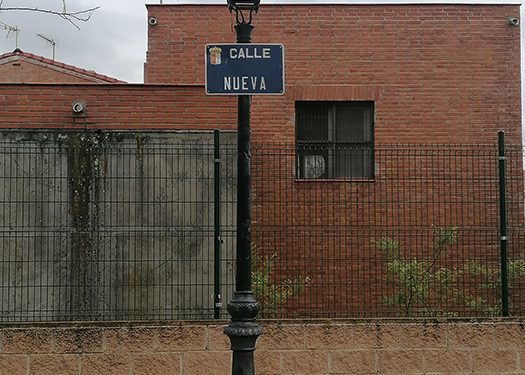 El Ayuntamiento de Villanueva de la Torre repara las bases de casi un centenar de farolas