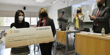 El Colegio de Economistas de Madrid premia a una graduada de la UCLM por su estudio sobre la influencia que ejerce el diseño de un envase en su consumo