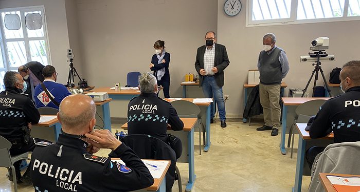 El Gobierno regional forma a 19 policías locales de Cuenca en el manejo de equipos de medición de velocidad