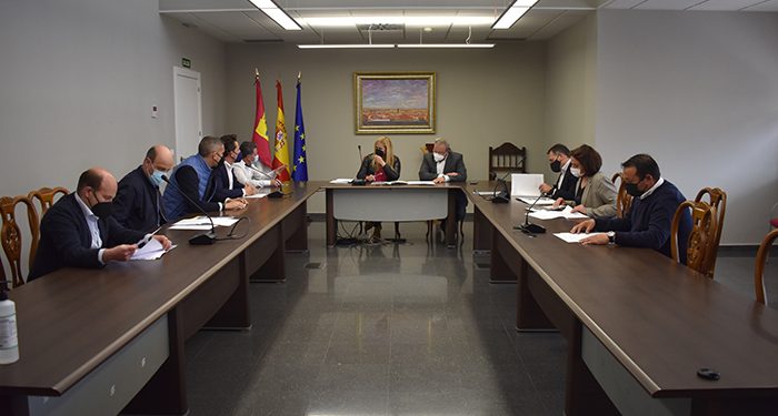 El Gobierno regional informa al Grupo Carpiforja sobre las diferentes líneas de ayudas dirigidas a la inversión y a la contratación para su crecimiento en Quintanar del Rey 1 El Gobierno regional informa al Grupo Carpiforja sobre las diferentes líneas de ayudas dirigidas a la inversión y a la contratación para su crecimiento en Quintanar del Rey
