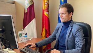 El Gobierno regional y la Universidad de Alcalá celebran una jornada sobre la EVAU con profesores y orientadores en el campus de Guadalajara