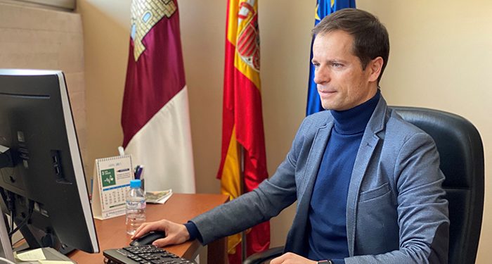 El Gobierno regional y la Universidad de Alcalá celebran una jornada sobre la EVAU con profesores y orientadores en el campus de Guadalajara