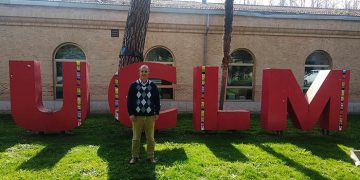El profesor de la UCLM Abderrazzak Douhal, editor de la revista internacional PhysChem