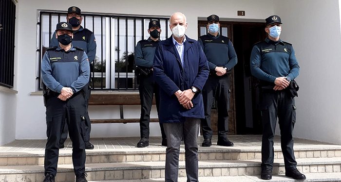 El subdelegado del Gobierno en Cuenca termina en el puesto de la Guardia Civil de Horcajo de Santiago su visita por todos los acuartelamientos de la provincia