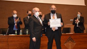 Julián Garde ingresa en la Academia de Medicina de Castilla-La Mancha