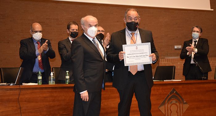 Julián Garde ingresa en la Academia de Medicina de Castilla-La Mancha