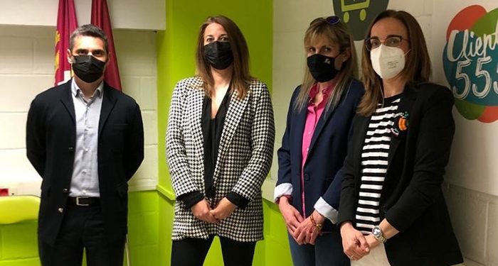 La Asociación de Mujeres Empresarias de Cuenca y Carrefour estudiarán futuras colaboraciones