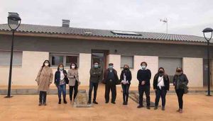 La delegada provincial de Bienestar Social visita las viviendas dirigidas a personas con discapacidad construidas en Mota del Cuervo