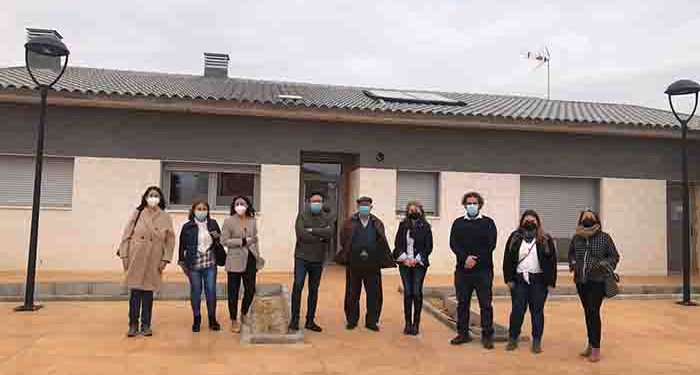 La delegada provincial de Bienestar Social visita las viviendas dirigidas a personas con discapacidad construidas en Mota del Cuervo