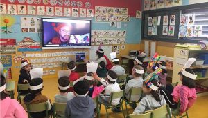 La distancia no impide el éxito de los «encuentros de autor» con estudiantes de los colegios de Cabanillas